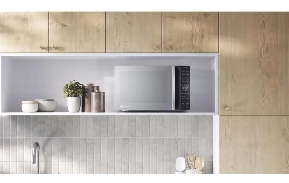 Micro-ondas Electrolux 36L cor Inox Efficient com Descongelamento - Bivolt 110V/220V